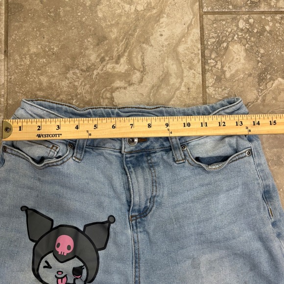 Kuromi Sanrio Wide Leg Jeans Light Wash Graphic Denim Pants Size 3 Womens - Picture 10 of 15